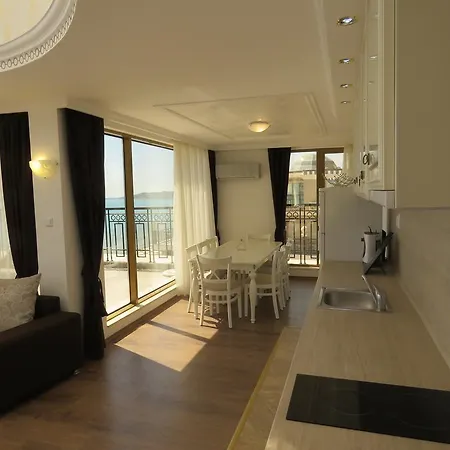 Golden Rainbow 아파트호텔