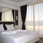 Aparthotel Golden Rainbow 4*
