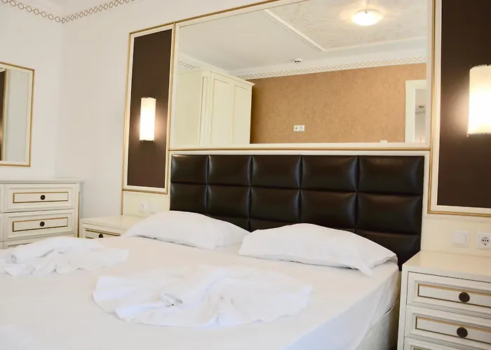 Aparthotel Golden Rainbow 4*