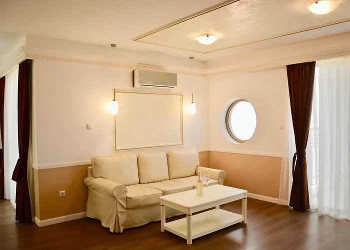 Aparthotel Golden Rainbow 4*