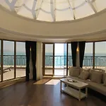 Golden Rainbow ساني بيتش