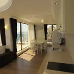 Golden Rainbow شقة فندقية