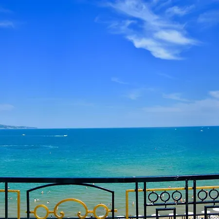 Aparthotel Golden Rainbow 4*