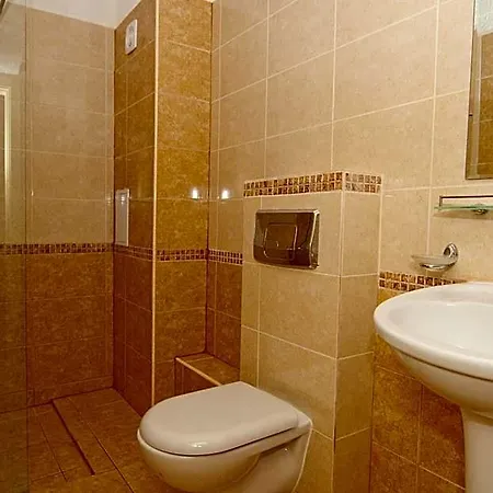 Golden Rainbow Appart hôtel 4*