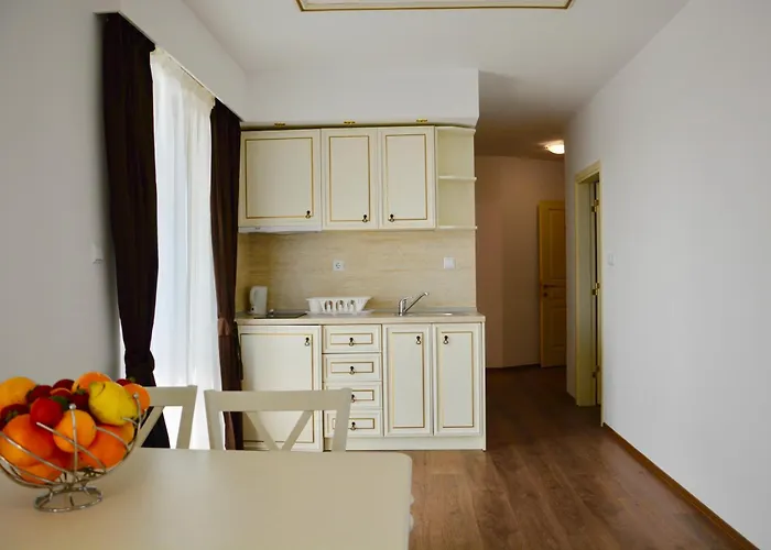 Aparthotel Golden Rainbow 4*