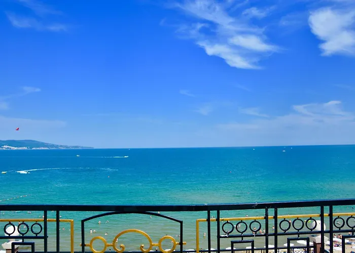 Aparthotel Golden Rainbow 4*