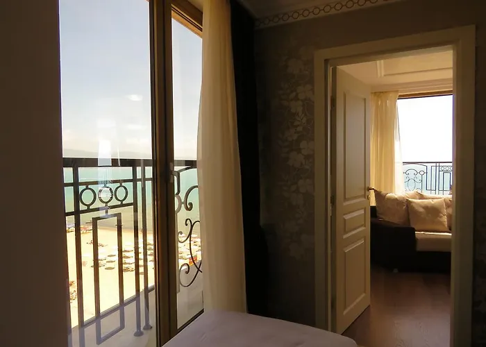 Golden Rainbow Aparthotel 4*