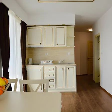 Aparthotel Golden Rainbow 4*