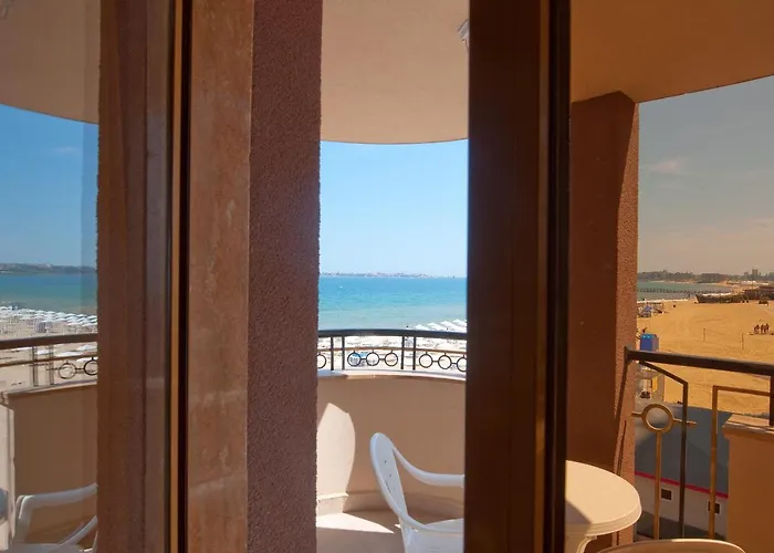 Aparthotel Golden Rainbow 4*